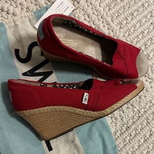 Toms Red Canvas Wedge Espadrille Slip-On sz 9